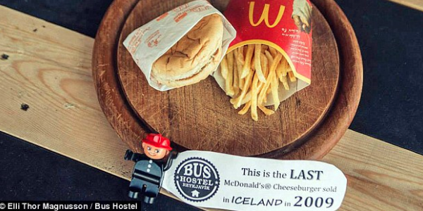 Poslední burgr na Islandu od McDonalds